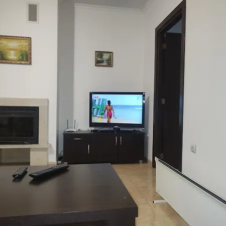 Arendo Snow - In Grand Monastery Appartement